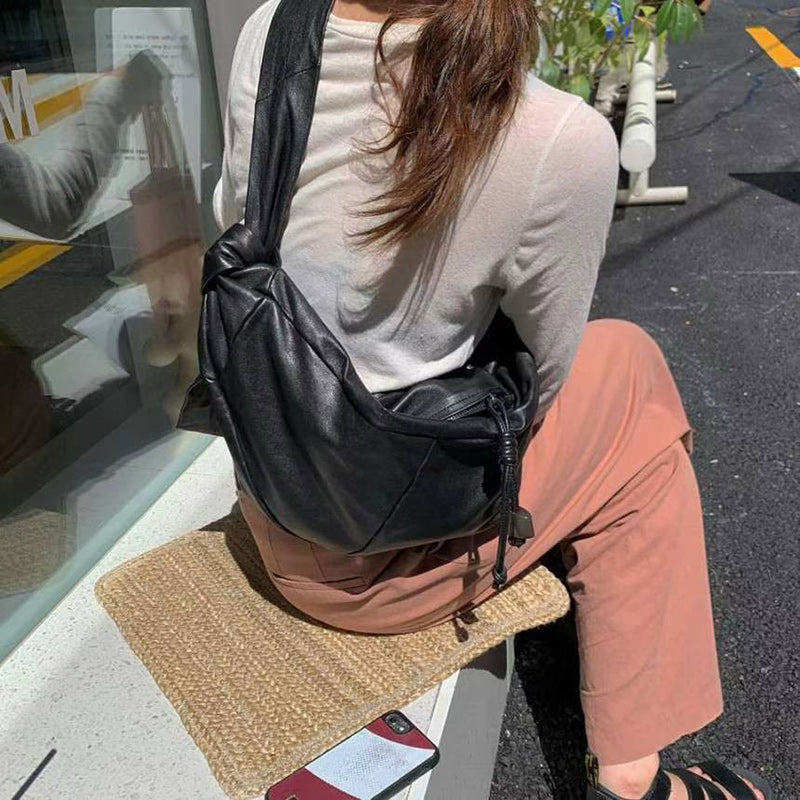 【WE ARE】Korea Archivepke purchasing large-capacity one-shoulder cross-body dumpling bag OVBAX24012